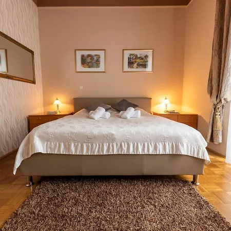 Golf Apartment *